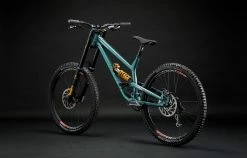 COMMENCAL FRS OHLINS EDITION METALLIC GREEN 14 COMMENCAL FRS OHLINS EDITION METALLIC GREEN -Promos Vélos Boutique 22FUROHGN 03 2000