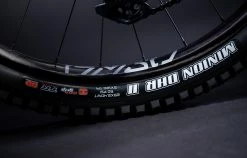 COMMENCAL META TR METALLIC GREEN -Promos Vélos Boutique 22METATRALC8760C 08 2000