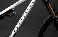 COMMENCAL META TR GLITTERY PURE WHITE 14 COMMENCAL META TR GLITTERY PURE WHITE -Promos Vélos Boutique 22METATRALCWH 04 2000