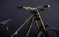 COMMENCAL SUPREME DH V5 WRINKLED GREY 13 COMMENCAL SUPREME DH V5 WRINKLED GREY -Promos Vélos Boutique 22SUPV5ALC1 03 2000