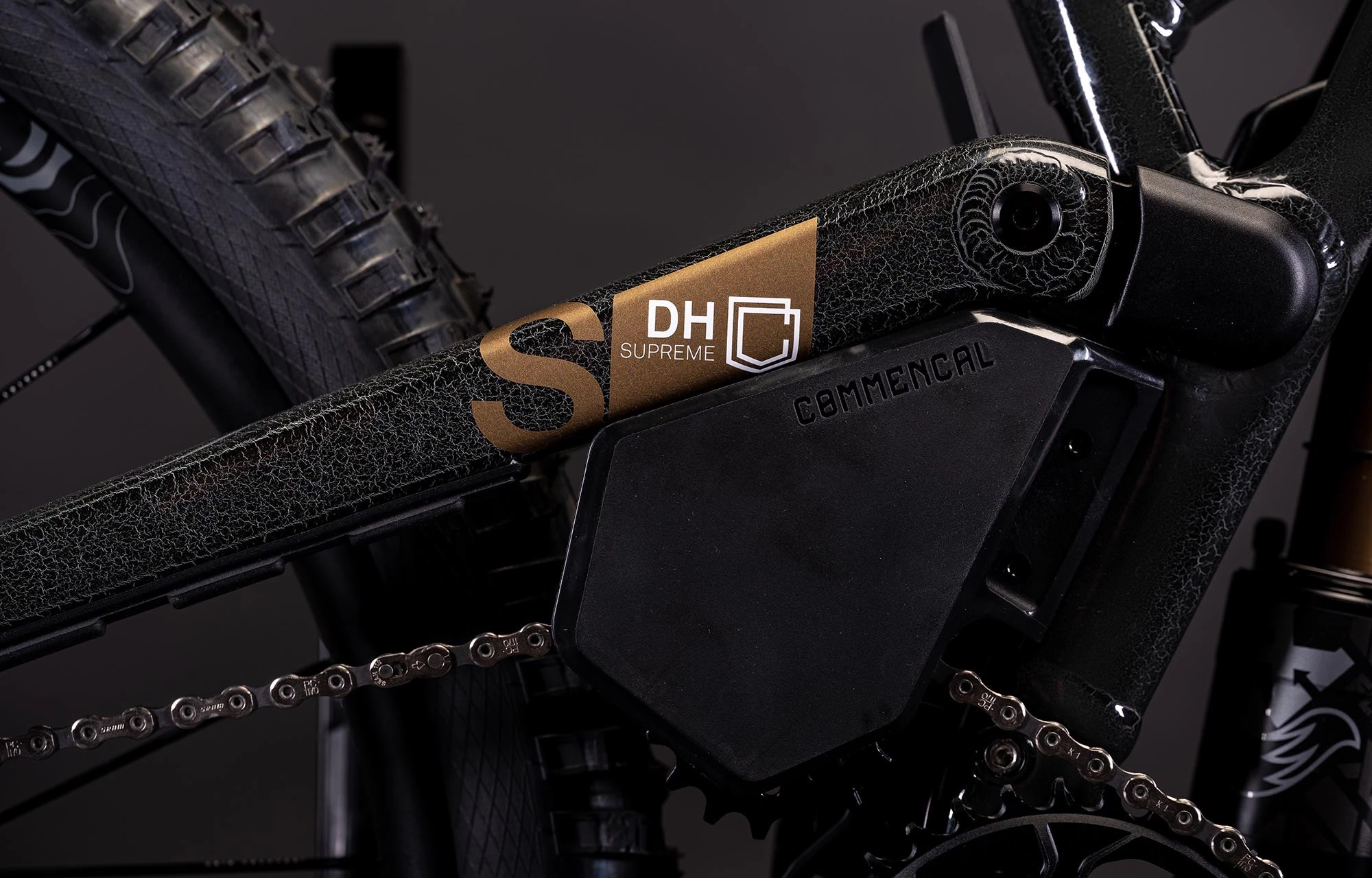 COMMENCAL SUPREME DH V5 WRINKLED GREY 8 COMMENCAL SUPREME DH V5 WRINKLED GREY – Image 6