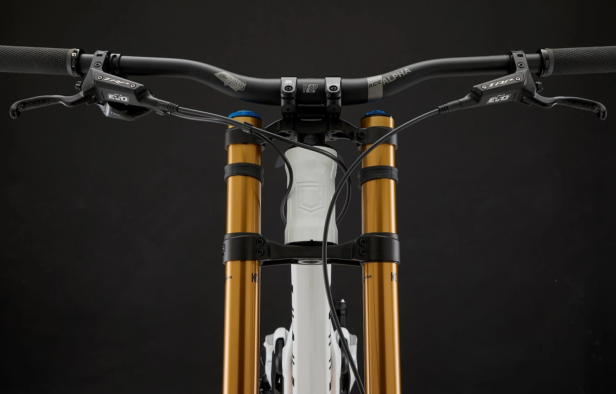 COMMENCAL SUPREME DH V5 SIGNATURE COIL PURE WHITE 10 COMMENCAL SUPREME DH V5 SIGNATURE COIL PURE WHITE – Image 8