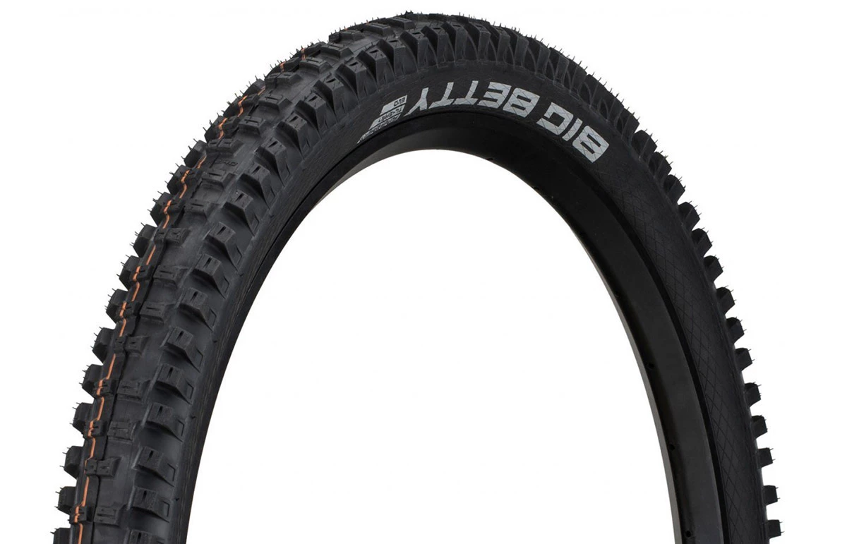 SCHWALBE BIG BETTY 29 X 2.4 SUPER GRAVITY ADDIX SOFT 3 SCHWALBE BIG BETTY 29 X 2.4 SUPER GRAVITY ADDIX SOFT