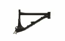 TRIANGLE AVANT SUPREME 8 BLACK